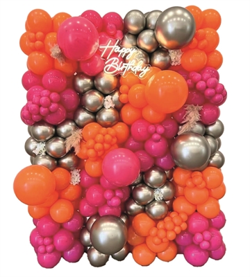 WALL DI PALLONCINI CON INSERTI FLOREALI E SCRITTA LED (COMP 466)